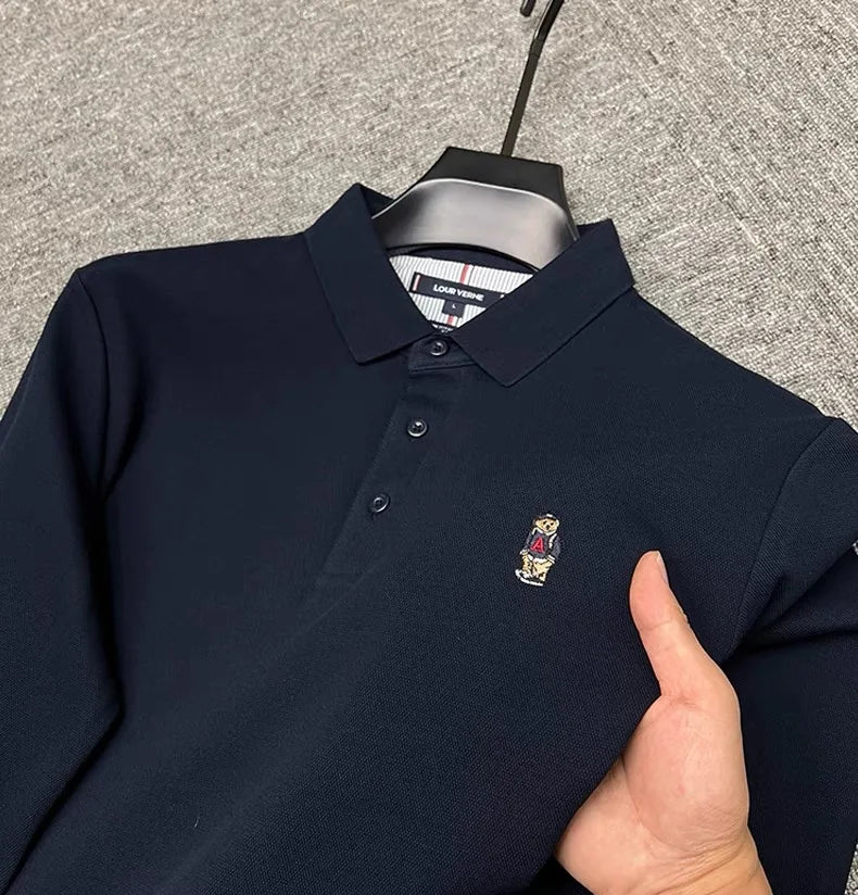 Camiseta polo com bordado de urso