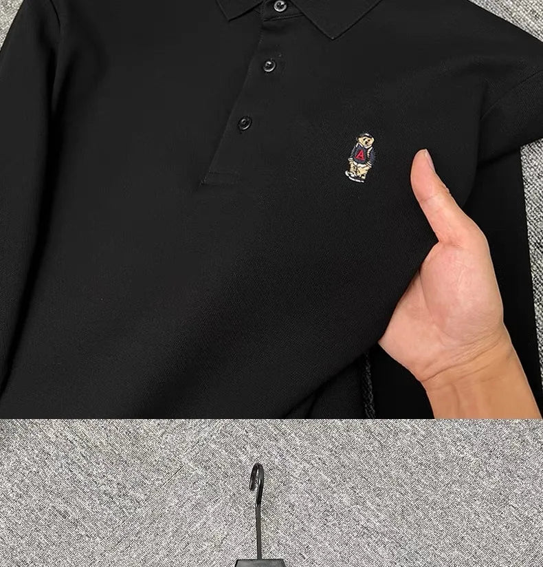 Camiseta polo com bordado de urso