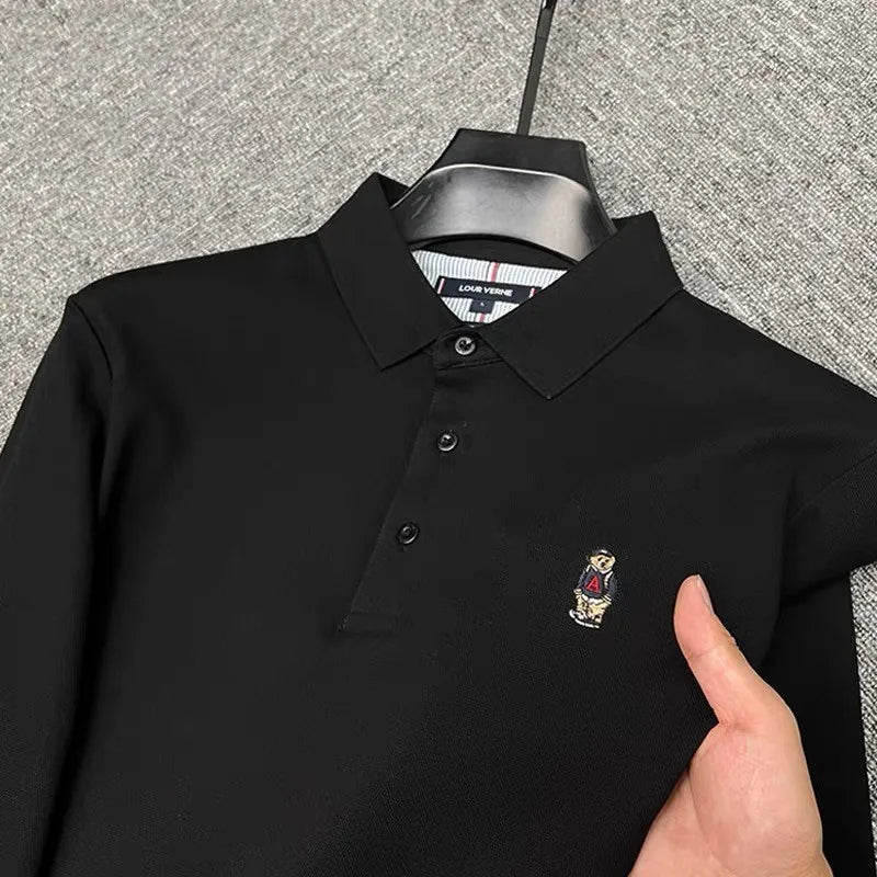 Camiseta polo com bordado de urso